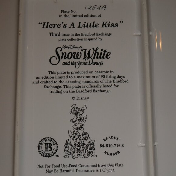 Snow White and the Seven Dwarfs “Here’s A Little Kiss” Collector’s Plate - Picture 3 of 6